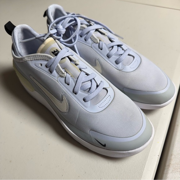 Nike Shoes - WMNS NIKE AMIXA